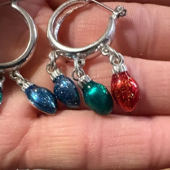 CLEARANCE! FINAL PRICE-NO OFFERS PLEASE-LIGHT BULB HOLIDAY EARRINGS - Picture 5 of 8